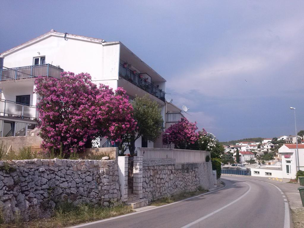 Apartments Tatjana Tisno Esterno foto